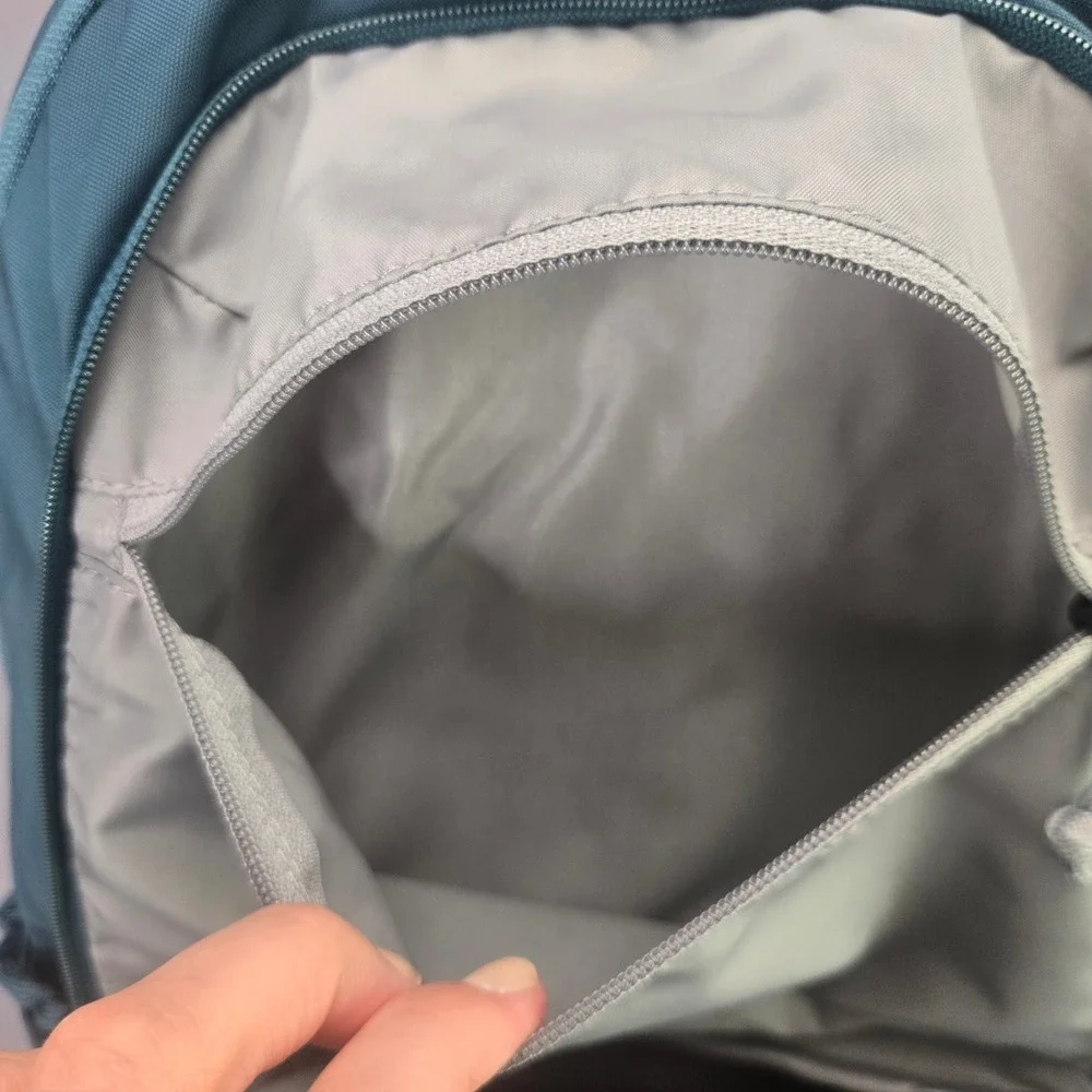 Thule Chronical 28L Backpack Deep Teal Laptop SafeZone 3203888 NWT SAMPLE